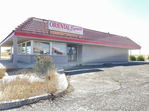 Freestanding Freeway Visible Restaurant + Equipment : 25014 W Dorris Ave, Coalinga, CA 93210